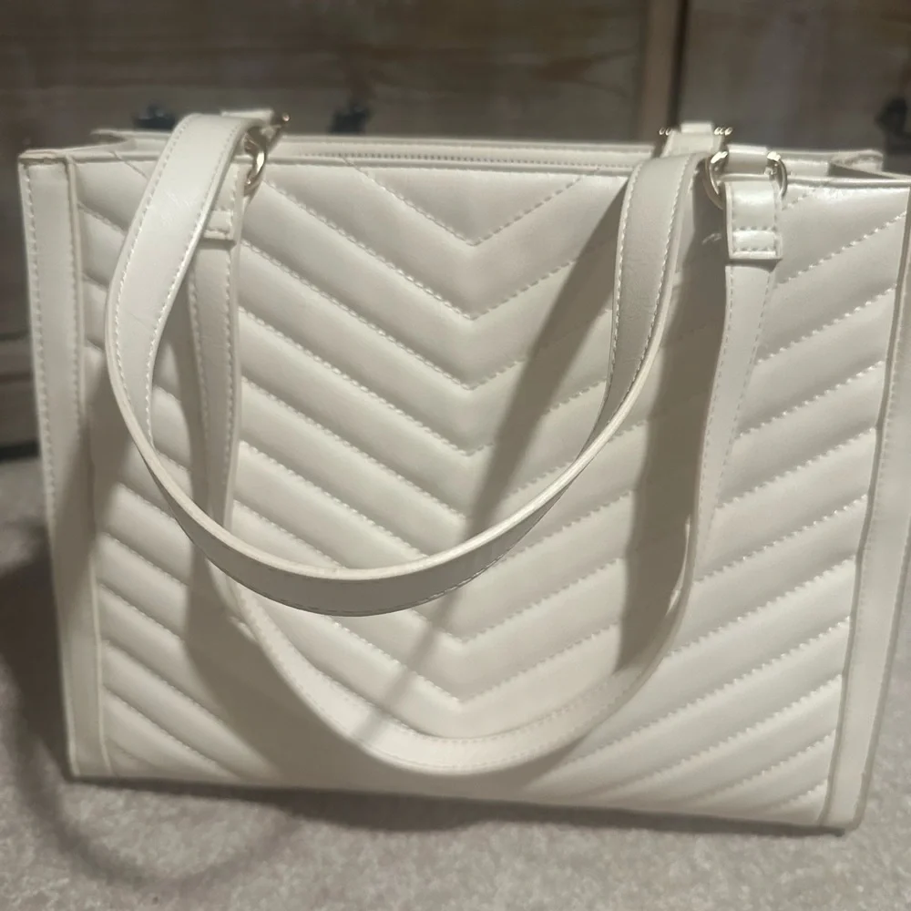 Aldo White and Gold Chain Handbag Purse - Picture 6 of 11
